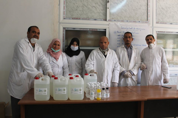 تحضير كميات معتبرة من معقم لليدين وكذا معقم للأسطح الجاهز للرش، وهي مصنعة حسب مقاييس منظمة الصحة العالمية